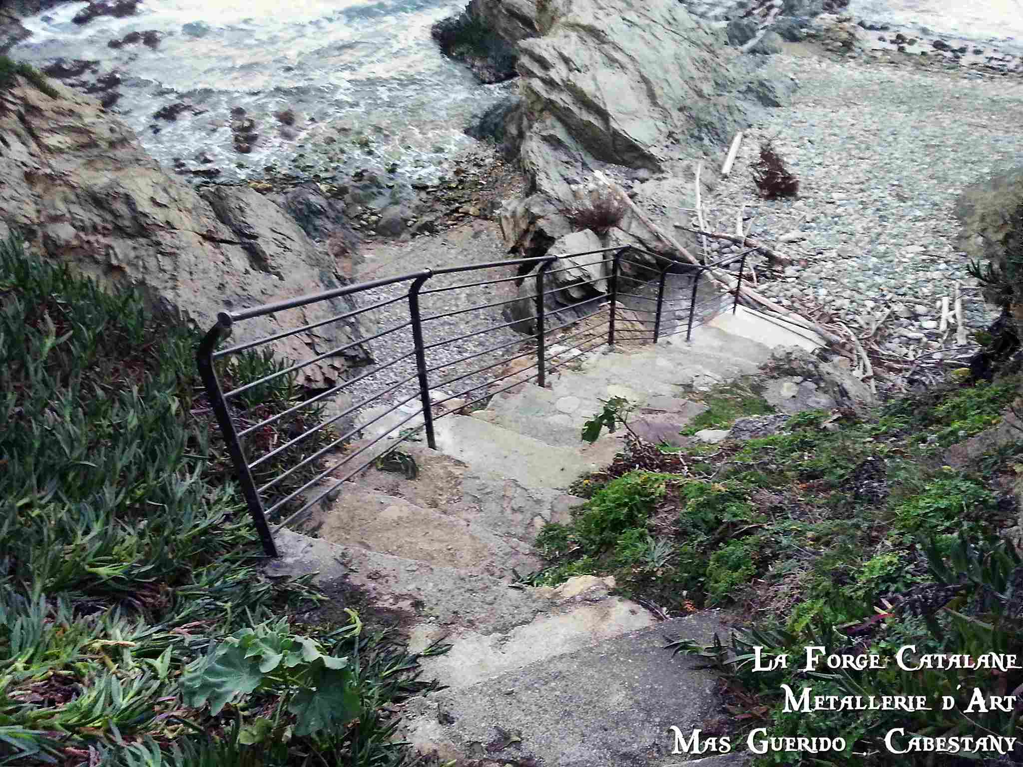 rampant lisses horizontales decoupe laser fer main courante deporte forge catalane.jpg